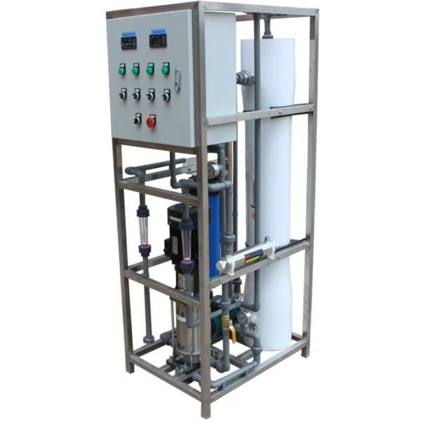 1t/h Unico núcleo ro Osmosis inversa más esterilización Equipo de agua pura Pequeño purificador de agua industrial integrado