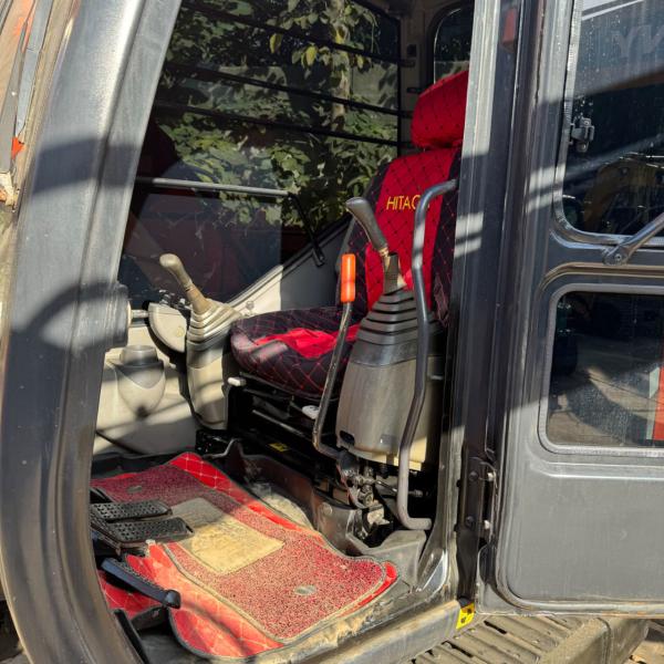 7Ton used HITACHI ZX70 excavator with small amount of working hours and good condition
