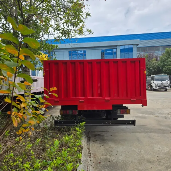 Isuzu 700p 4X2 Drive General Cargo Truck Price /The Length of The Container Is 6 Meters.