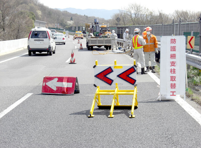 Lightweight Foldable Anti Ram Vehicle Barrier with Built-in Wheels for Quick Relocation