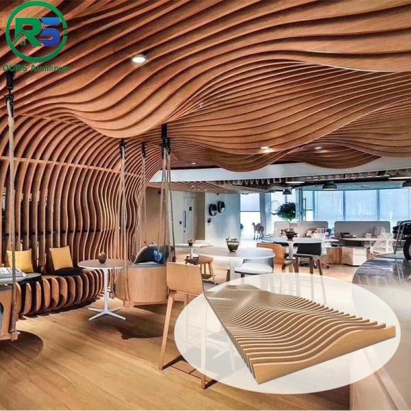 Plafond en métal suspendu linéaire écologique de 0,9 mm Plafond en aluminium blanc