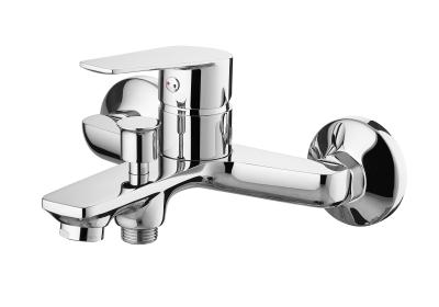 Torneira de banho de latão cromado monocomando montada na superfície