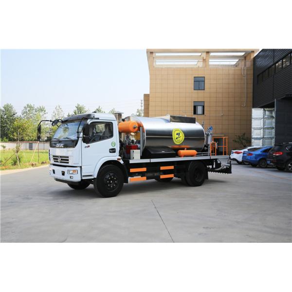 HOWO 4000L Asphalt Construction Equipment Covered With Stainless Steel Sheets