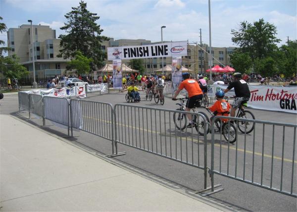 Flat Steel Plate Design Crowd Control Barriers 1100mm x 2200mm OD 25mm x 2.0mm upright OD 19x1.2mm spacing 200mm