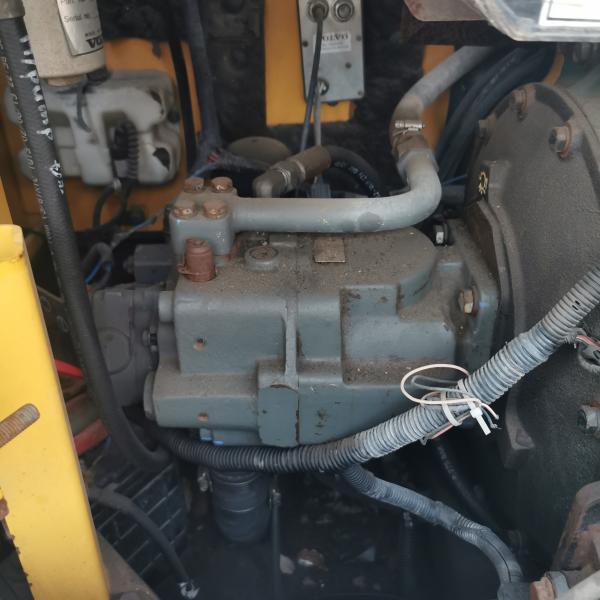 Excavateur Volvo Ec80D d'occasion d'une masse opérationnelle de 7 tonnes et d'une durée de travail de 4001 à 6000 heures