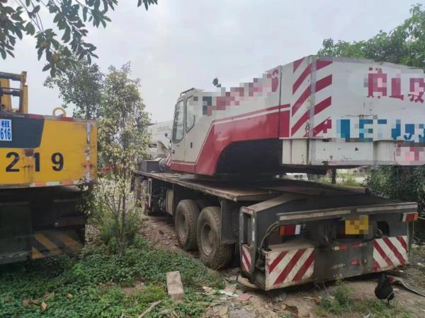 65ton 2010 Zoomlion Truck Crane with 4 Shafts and Folding Design