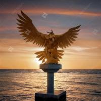 Escultura de halcón de latón dorado de gran tamaño Forjando a mano Estatua de águila de latón