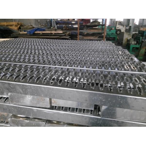 Анти- скид гальванизировал стальное пламя сжатия диаманта проступей лестницы - ретардант