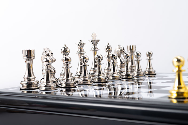 Luxury Zinc Alloy Metal Chess Set with 30*30*6cm Size for International Chess Game