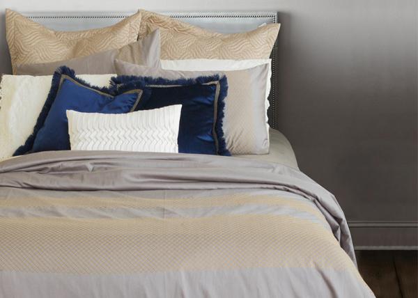 Ivory Faux Silk Decorative Pillows For Sofa , Handmade Waist Bed Throw Pillows