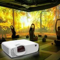 Ambientes inmersivos Proyector láser 4K con proyección de 360 ° y tecnología de pantalla LCD