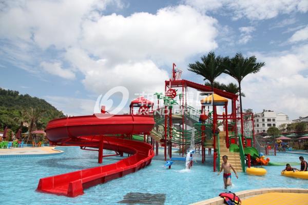 A fibra de vidro comercial do campo de jogos do Aqua da família com corrediças do parque da água/personalizou o parque Equipemnt da água