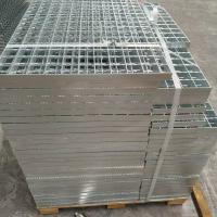 Grille d'acier à dent de scie galvanisée à barres plates de 2 mm avec espacement entre barres de roulement de 40 mm