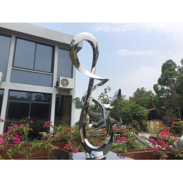 Абстрактный высокорослый сад орнаментирует длинную жизнь металла статуй Хандмаде отполированную