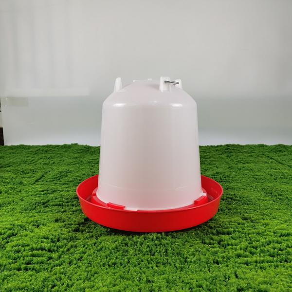 Red Cone Shape Automatic Poultry Drinker 14 L Capacity Anti-Drip Long Lasting