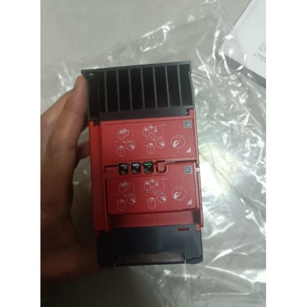 VFNC3S-2007PL-WP TOSHIBA 周波数変換器 0.7 KW 1 HP 4.2 Amp 単相 220 VAC