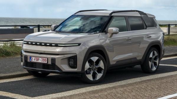 Veículo elétrico puro KGM Torres EVS 109mph Velocidade máxima 152kw 207PS Potência máxima pronta para ir Carro elétrico puro