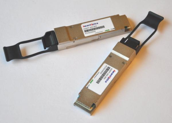 850nm 300m Compact QSFP + Optical Transceiver / Quad Small Form-factor Pluggable