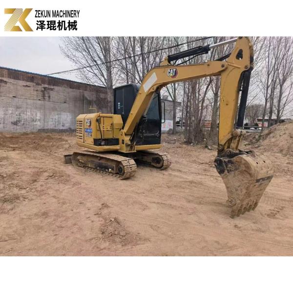 CAT 305.5E2 Excavateur à chenille de 5,5 tonnes utilisé avec pouce hydraulique de Caterpillar