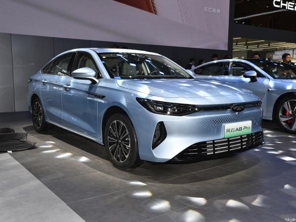 2024 Chery Fengyun A8 Plug-in Hybrid Electric Vehicle with 106KM Pure Electric Range