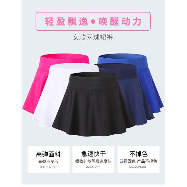 Девушка с короткой теннисной юбкой не может выйти из шортов.