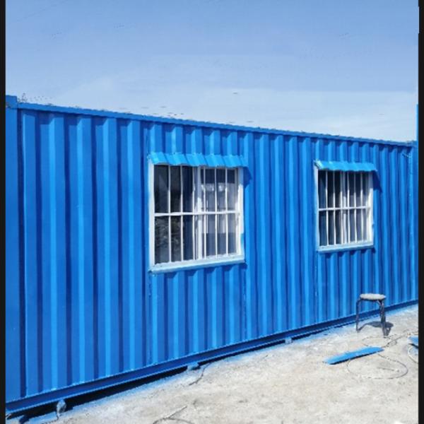 Des maisons en conteneurs préfabriquées isolées de 2 chambres avec un système électrique préinstallé et un design personnalisable