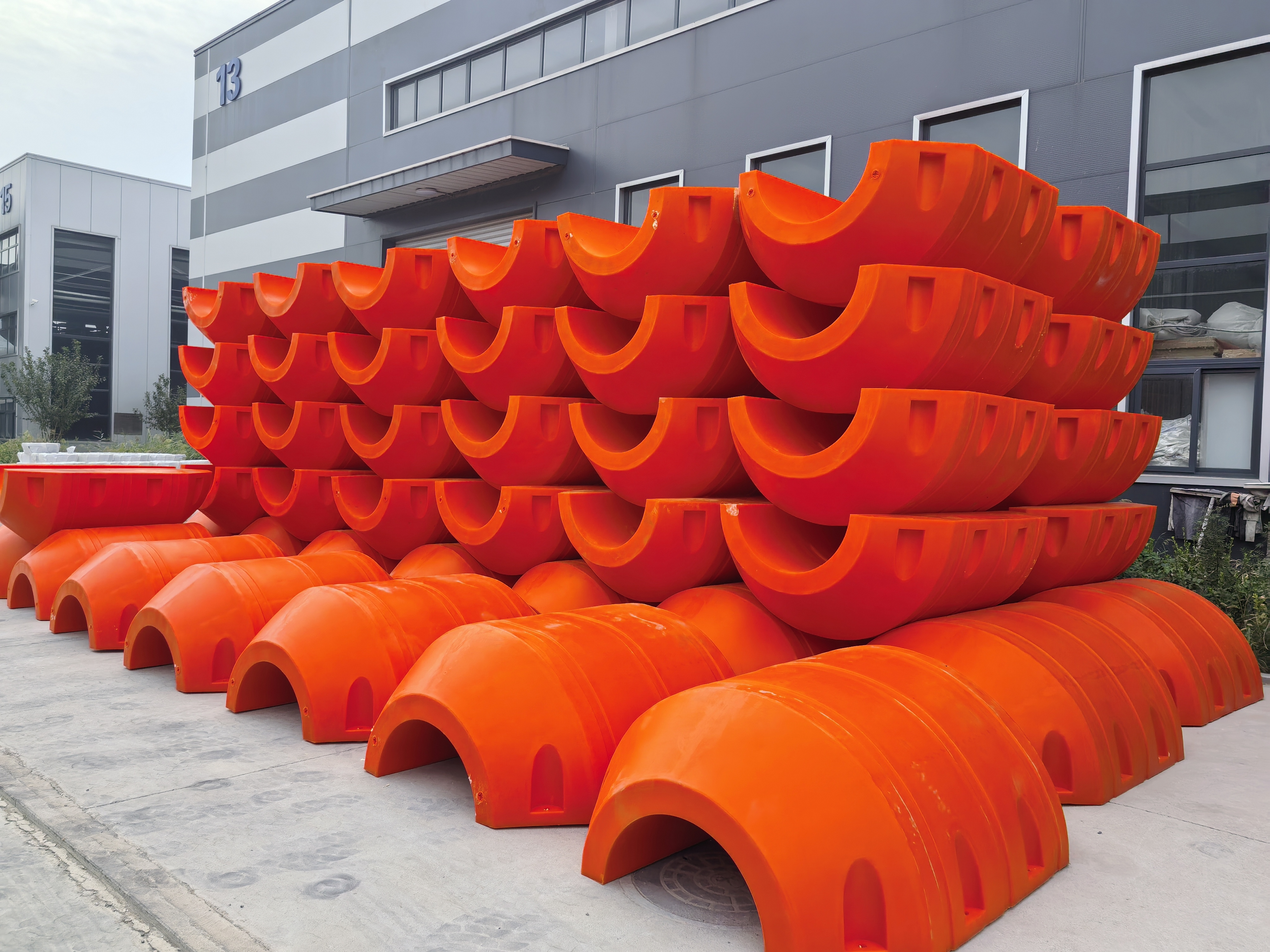 Life Span 10 Years Dredging Pipe Floats Featuring Inner Foam High Density Pu Foam 38kgcub Durable Buoyancy for Marine Pipeline Systems