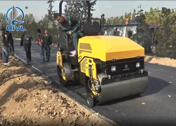 Ride On Road Roller / Two - Wheel Vibration / 26.9kw Diesel Engine Roller / Small 2900kg Mini Road Maintenance Roller