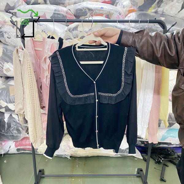 Wholesale YIJIAYI Women's Knitted Long-sleeved Lightweight Cardigan Used Clothes