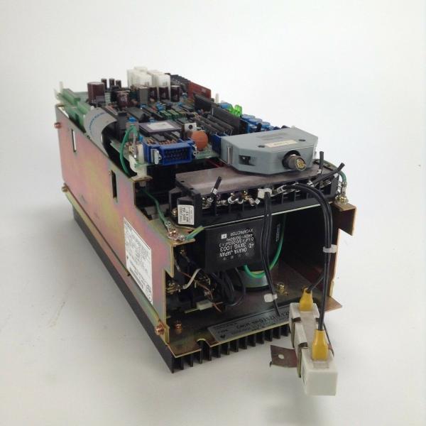РЕГУЛЯТОР ОСИ CNC РЕГУЛЯТОРА CACR-SR SERVOCONTROL SERVOPACK YASKAWA CACR-SR03SZ1SSY215