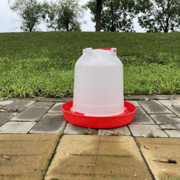 努力 の ない 水分 補給 赤色 の プラスチック 製 の 鶏 の 飲み物 便利 な 灌輸