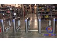 Torniquete interior del control de acceso del taller con el lector auto biométrico del reconocimiento