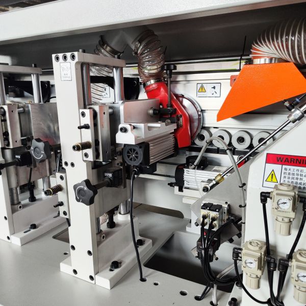 Machine à border les chants pour le travail du bois compacte 5.17kw avec cinq fonctions