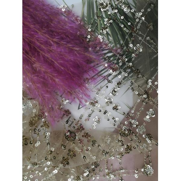Ткань флористического Sequin золота вышитая