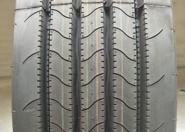 Rib Tread 12R22.5 Highway Truck Tires Four Straight Grooves Design Light Weight