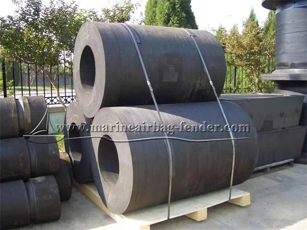 Cylindrical Marine Rubber Fender Bolted Installation For Offshore