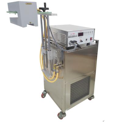 Máquina de alta velocidade da selagem da indução refrigerar de água para o enchimento do inseticida