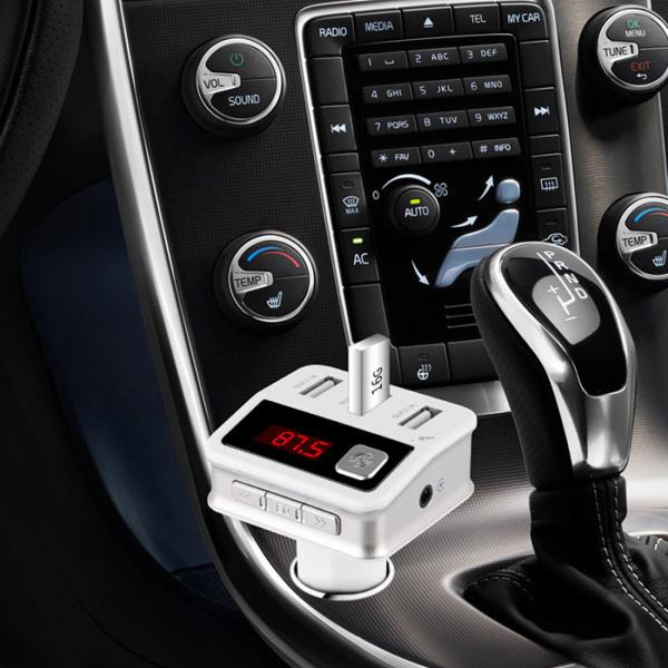 Music Player Bluetooth Car Charger / 3 USB Charger With Full FM Frequency