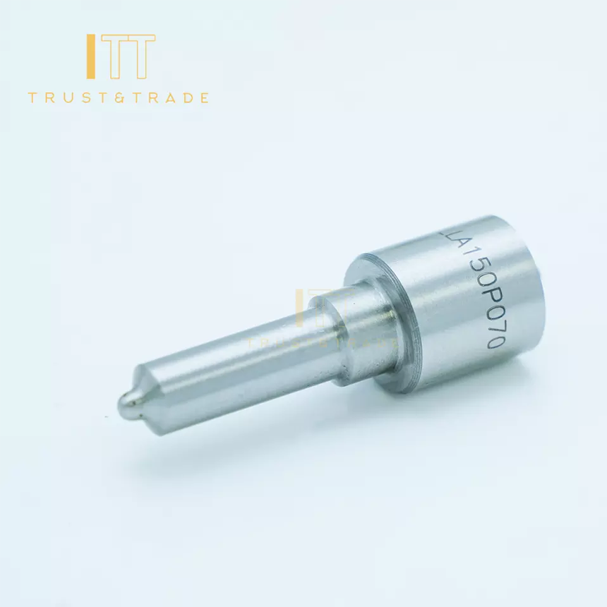 P Type Diesel Engine Fuel Injector New Spare Parts DLLA150P070 F019121070 Fuel