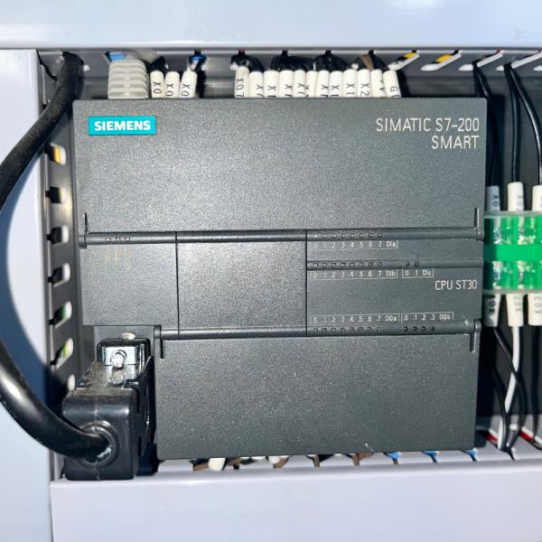 Máquina de recolocação de papel de alumínio de alta velocidade para fazer rolos de corte de corte de recolocação de recolocação com tubo de papel de 1 polegada