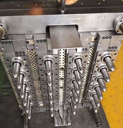 Химическая упаковывая прессформа инжекционного метода литья крышек бутылок изготовленная на заказ пластиковая