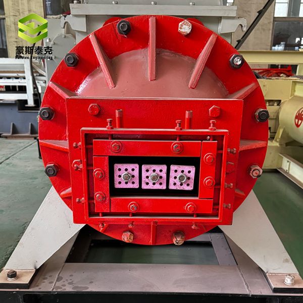 Double stage vacuum extruder: high density, excellent mud strip quality.
