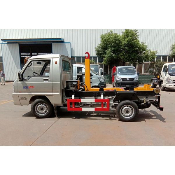 Foton 3cbm/3000liters Garbage Truck , Hook Lift Arm Type Garbage Transfer Truck