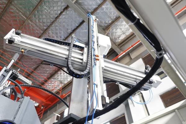 Automatic Plastic Blow Molding Machine Extrusion For Lubricant Oil Bottle