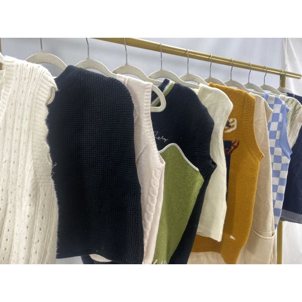 Various Sizes Second Hand Sweaters Vests Polyester Cotton Fashionable Slim Fit