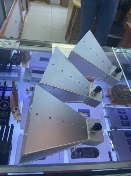 18dBi antenne de corne 2-8GHz SMA-femme pour UAV anti-drone