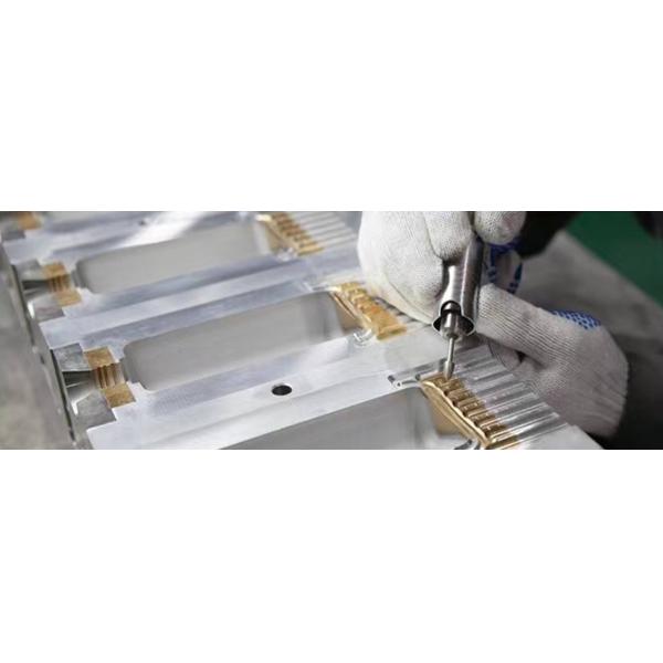 Штранг-прессование выполненное на заказ пластиковое Джерри может дунуть прессформа прессформы