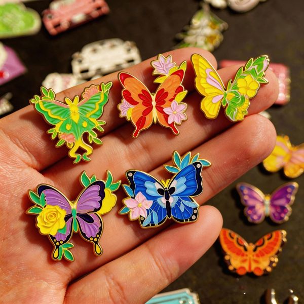 Custom Metal Phone Sticker for Women – Brooch Style with 3M Adhesive – UAE, Saudi, Kuwait, Oman, Bahrain