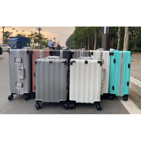 Lightweight Anti Crack Spinner 4 Wheels Hard Side Waterproof Trolley Luggage With Lock