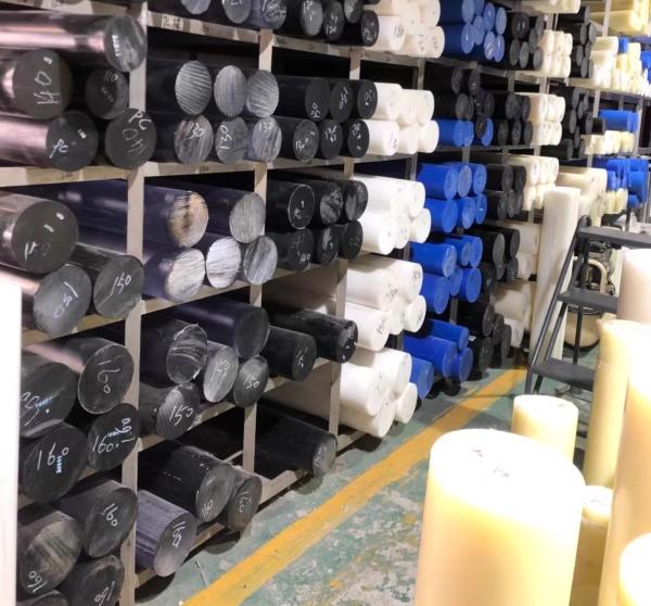 Menos de 120 ° C Temperatura de desviación de calor Varilla de nylon, varilla de plástico con superficie lisa